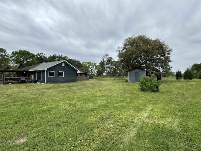 view of yard featuring a shed and an outbuilding