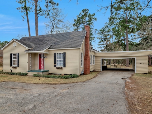 view of front facade featuring a carport