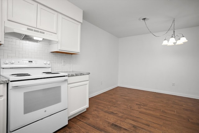 413 Linn St, Huntington, TX 75949 - kitchen featuring white electric range oven, under cabinet range hood, a chandelier, backsplash, and dark wood-type flooring