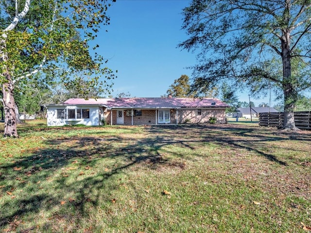 single story home with a front lawn