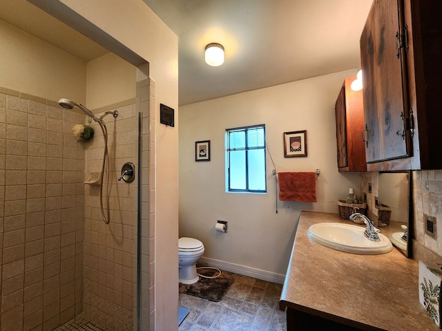 493 Hideaway Loop, Hemphill, TX 75948 - bathroom featuring toilet, vanity, tiled shower, baseboards, and stone finish floors