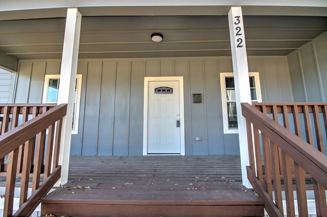 property entrance featuring a porch