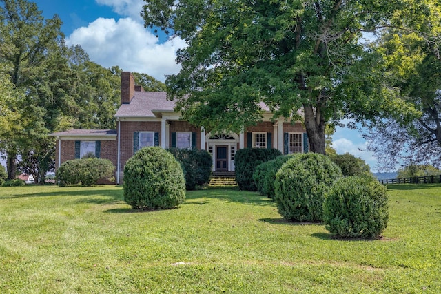 view of front of house with a front lawn