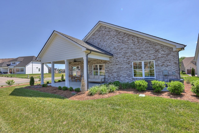 view of front facade featuring a front yard, ceiling fan, a garage, and central AC unit