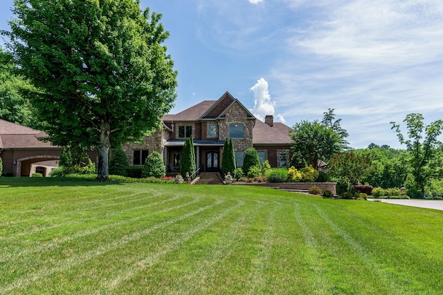 view of front of property featuring a front yard