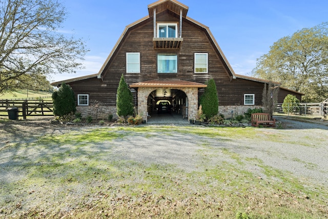 view of front of property with a front yard