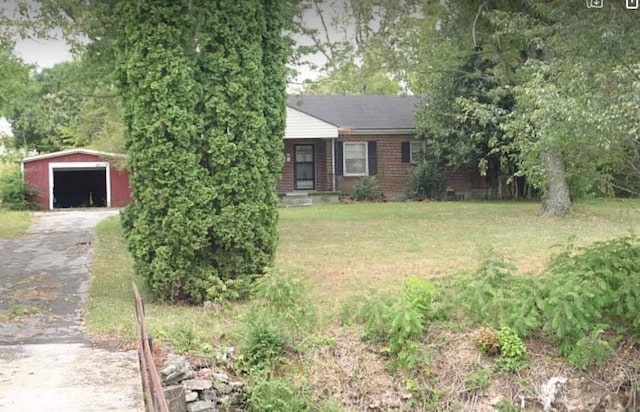 view of front of property with an outdoor structure, a front lawn, and a garage