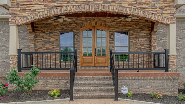 property entrance with ceiling fan