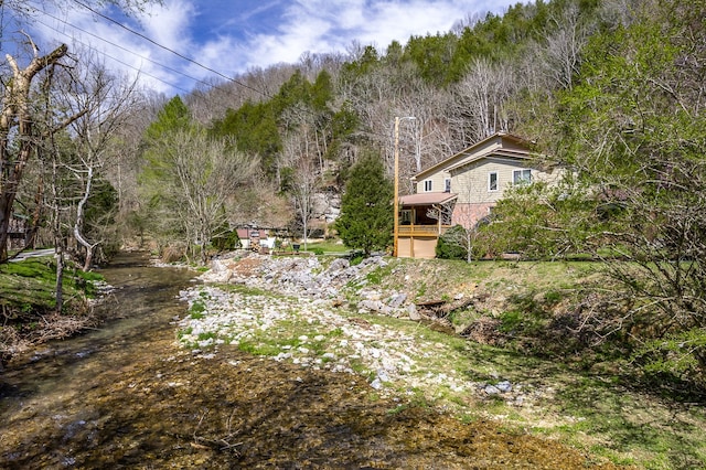 view of yard featuring a water view