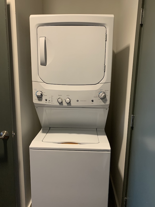 1900 12th Ave S Unit 313, Nashville, TN 37203 - laundry area with stacked washing maching and dryer