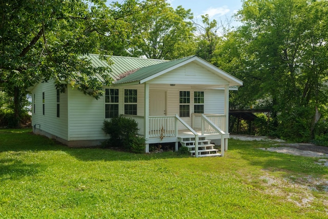 view of front of house with a porch and a front yard