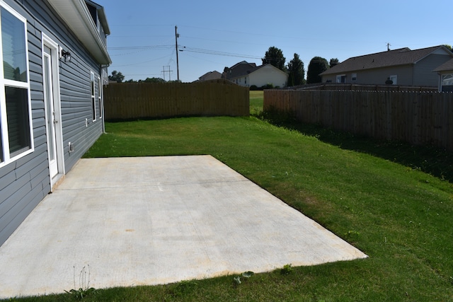 view of yard featuring a patio area