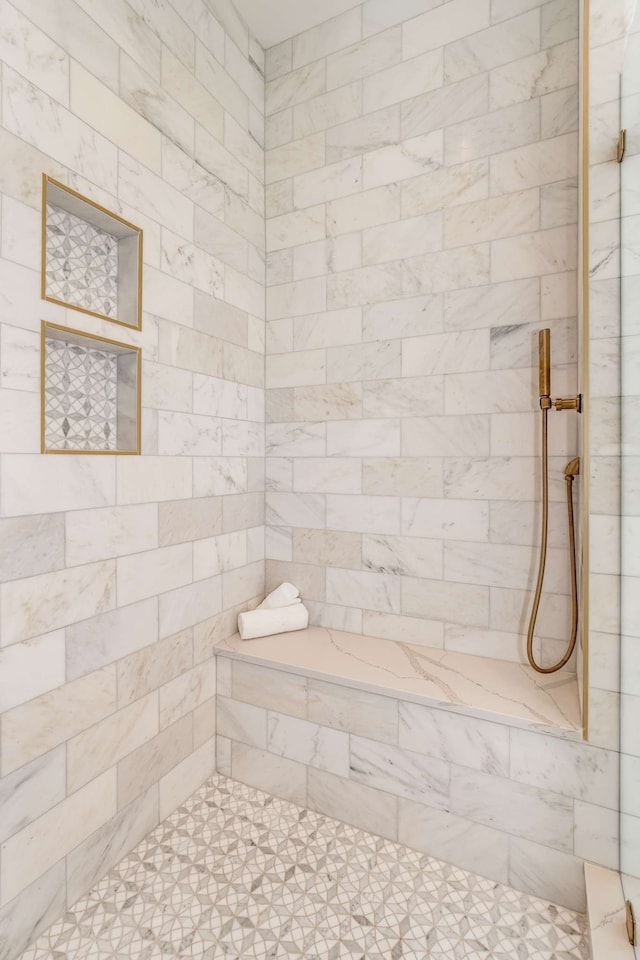 bathroom featuring a tile shower