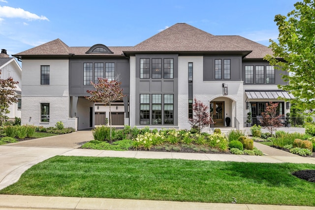 view of front facade with a front lawn