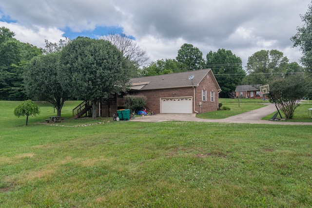 view of front of home featuring a front yard and a garage