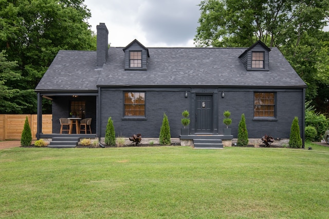 view of front facade featuring a front yard