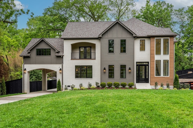 view of front of house with a front lawn