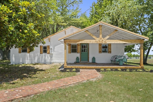 view of front of home with a front lawn