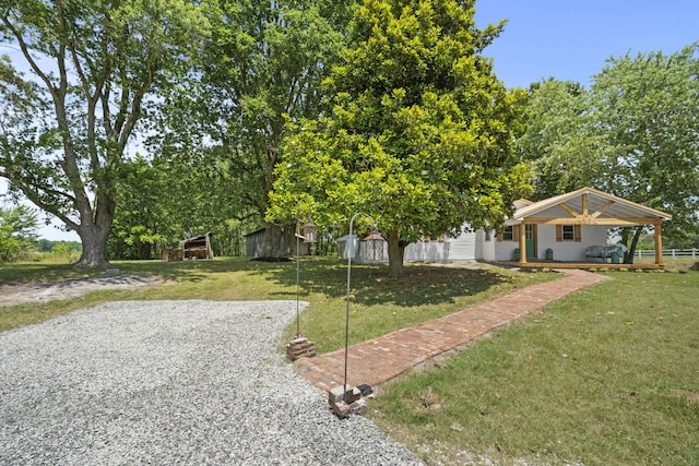 view of front of house featuring a front lawn