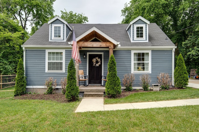 new england style home with a front lawn