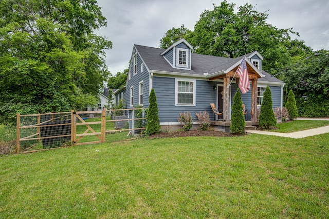 view of front of property with a front yard