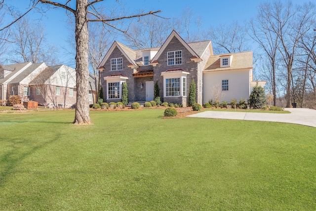 view of front facade with a front lawn