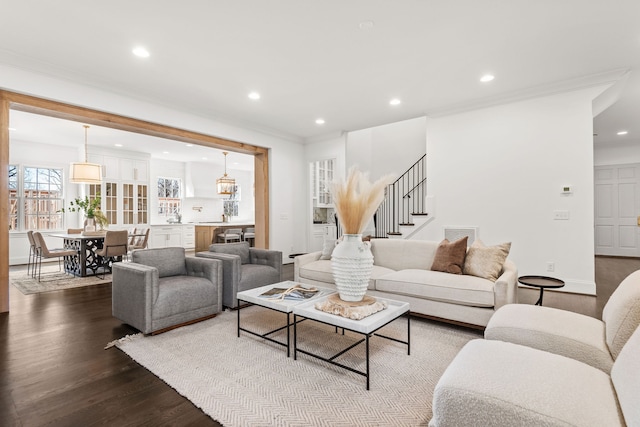 living room featuring hardwood / wood-style floors and crown molding