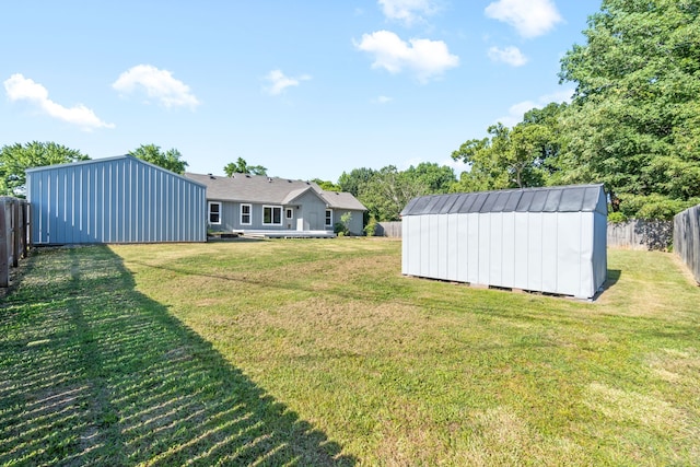 view of yard with a storage unit