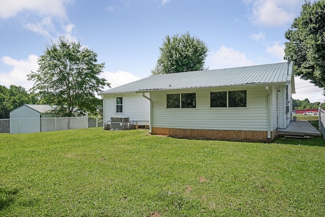 back of house featuring a yard