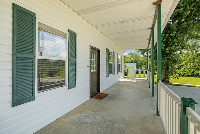 view of patio / terrace with covered porch