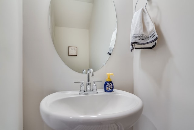 bathroom featuring sink