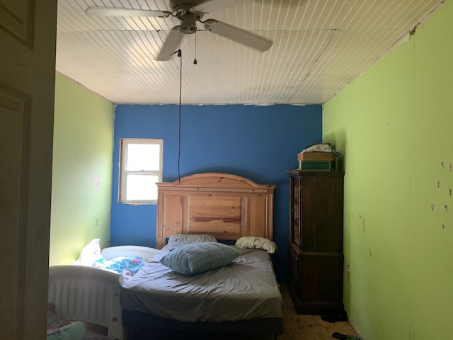 bedroom with ceiling fan