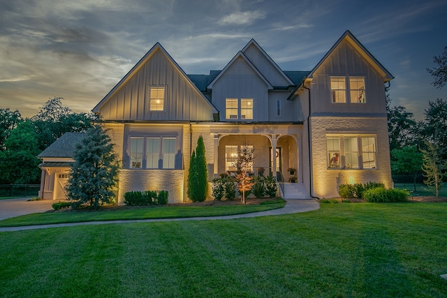 view of front of home featuring a porch and a lawn