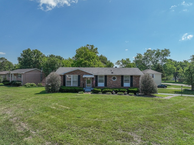 ranch-style house featuring a front lawn