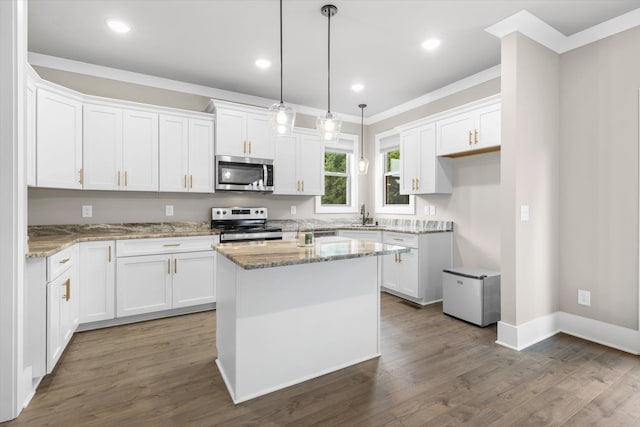 kitchen featuring decorative light fixtures, white cabinets, dark hardwood / wood-style floors, stainless steel appliances, and a center island