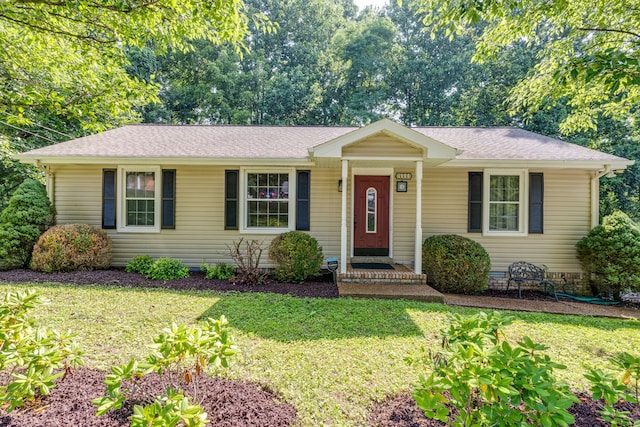 single story home featuring a front lawn