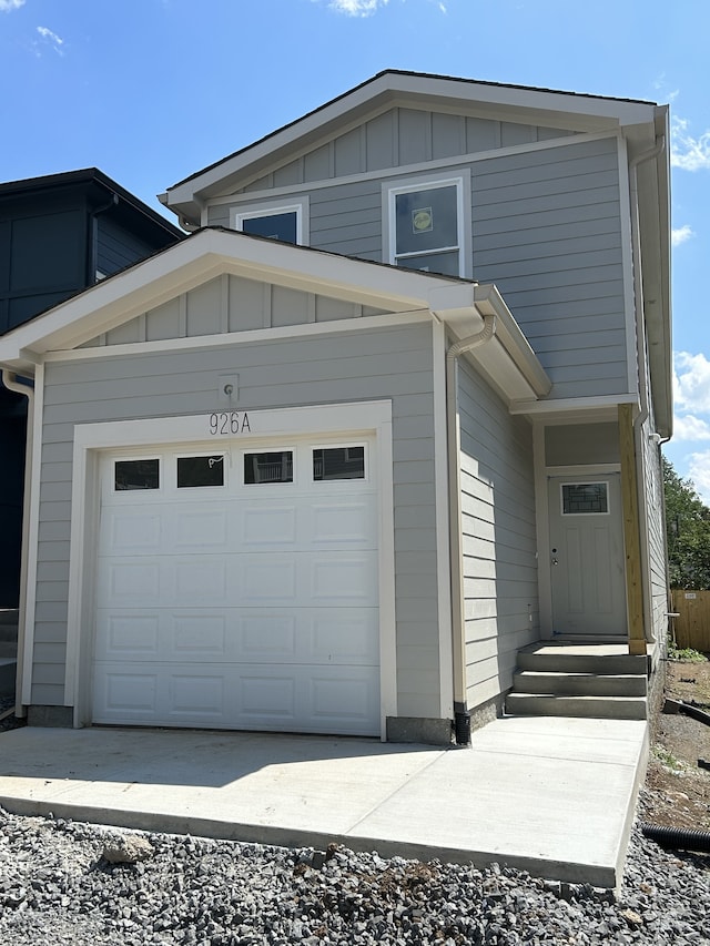 view of front facade with a garage