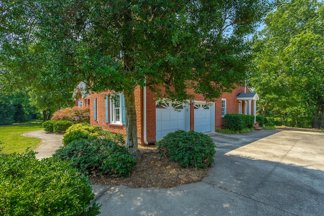 view of front facade featuring a garage