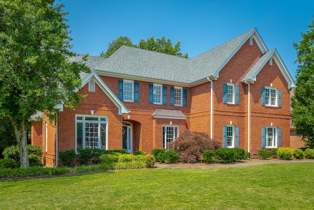 view of front facade featuring a front yard