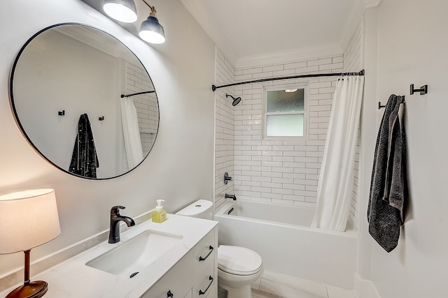 full bathroom with crown molding, oversized vanity, toilet, and shower / tub combo with curtain