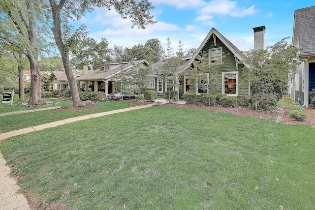 view of front facade with a front yard