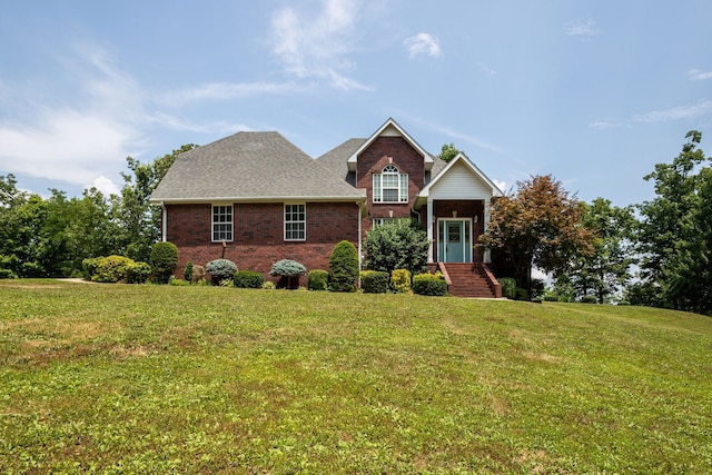 view of front facade featuring a front yard