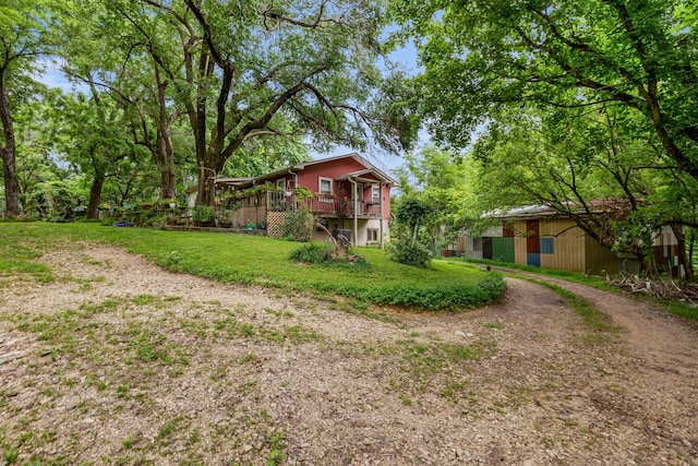 view of front facade featuring a wooden deck and a front lawn