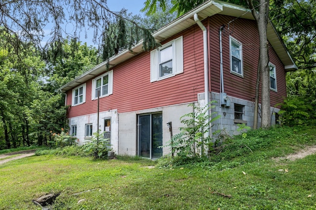 exterior space featuring a front lawn