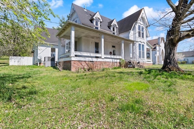 view of front of home featuring covered porch and a front yard