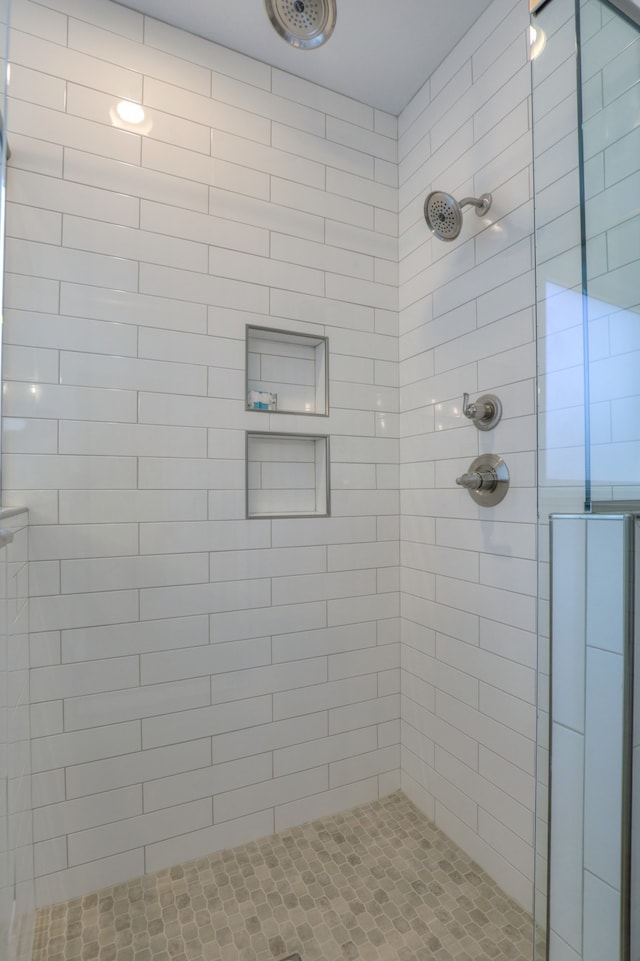 bathroom featuring a tile shower