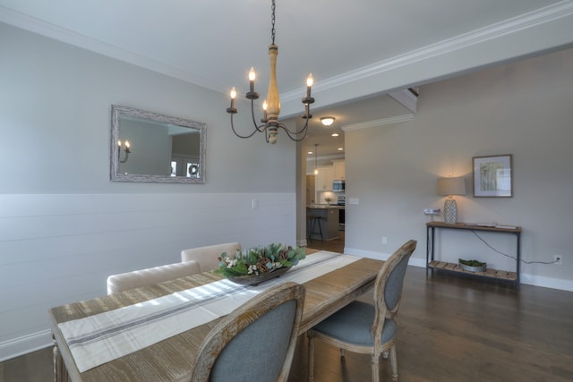 dining area featuring ornamental molding, dark hardwood / wood-style flooring, and an inviting chandelier