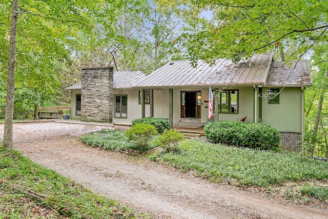 ranch-style home featuring a porch