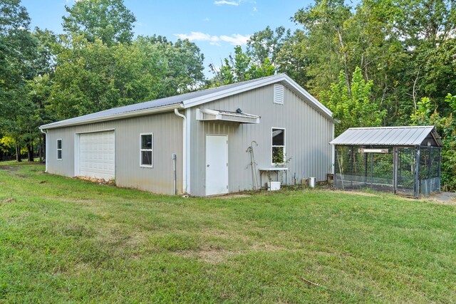 554 Hayes Ridge Rd, Indian Mound, TN 37079 - back of property featuring an outdoor structure, a garage, and a yard