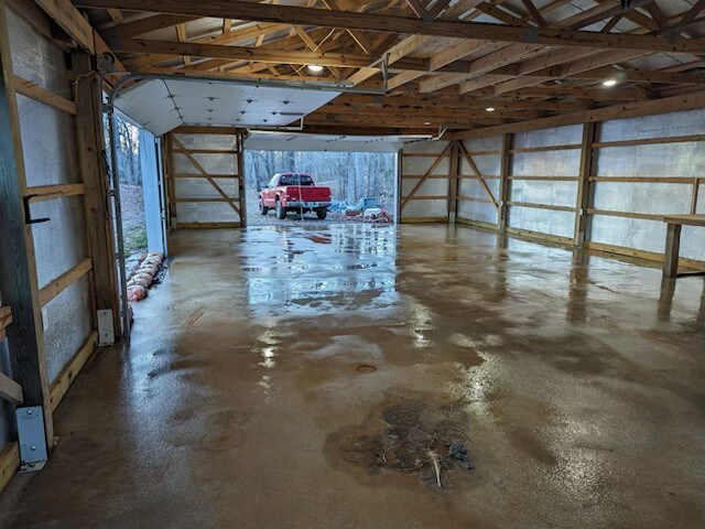 554 Hayes Ridge Rd, Indian Mound, TN 37079 - view of garage